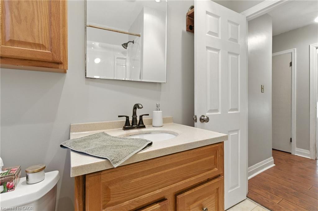 608 Fennell Avenue E, Hamilton, ON - Indoor Photo Showing Bathroom