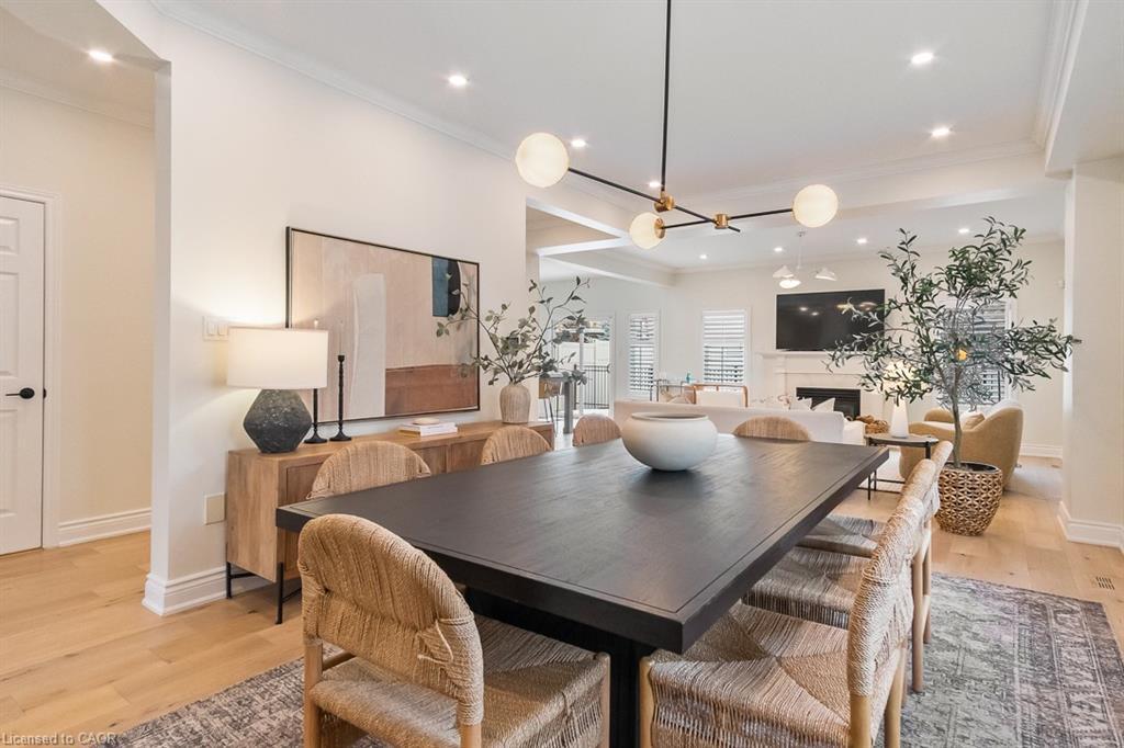 2301 Baronwood Drive, Oakville, ON - Indoor Photo Showing Dining Room