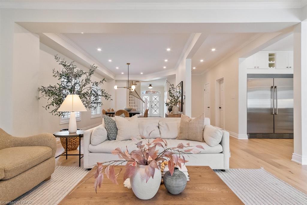 2301 Baronwood Drive, Oakville, ON - Indoor Photo Showing Living Room