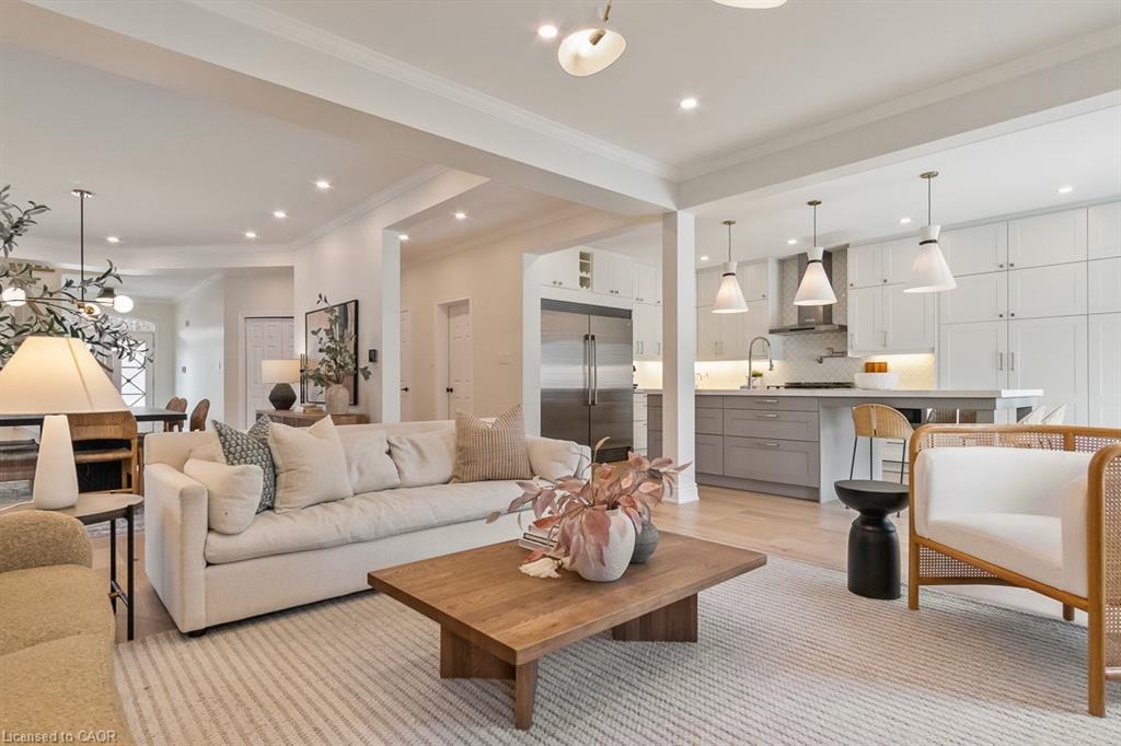 2301 Baronwood Drive, Oakville, ON - Indoor Photo Showing Living Room