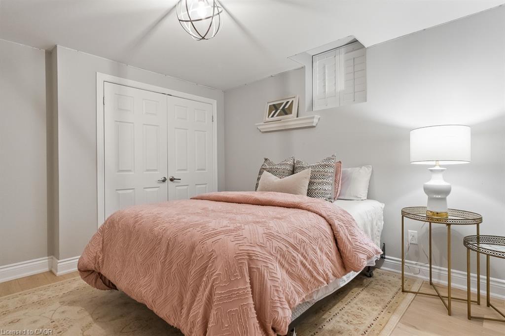 2301 Baronwood Drive, Oakville, ON - Indoor Photo Showing Bedroom