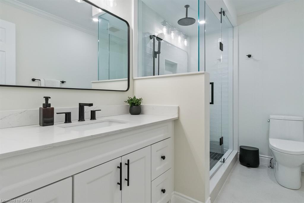 2301 Baronwood Drive, Oakville, ON - Indoor Photo Showing Bathroom