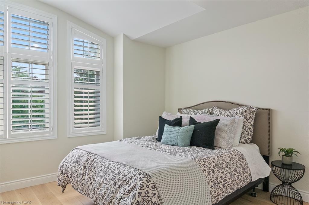 2301 Baronwood Drive, Oakville, ON - Indoor Photo Showing Bedroom