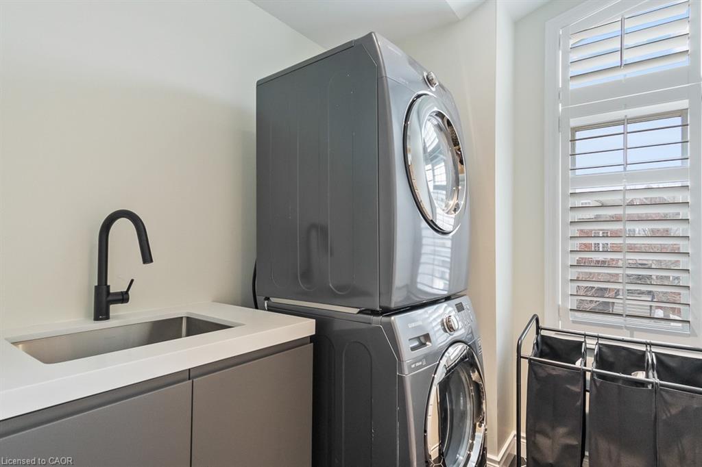 2301 Baronwood Drive, Oakville, ON - Indoor Photo Showing Laundry Room
