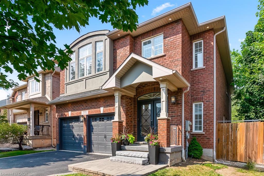 2301 Baronwood Drive, Oakville, ON - Outdoor With Facade