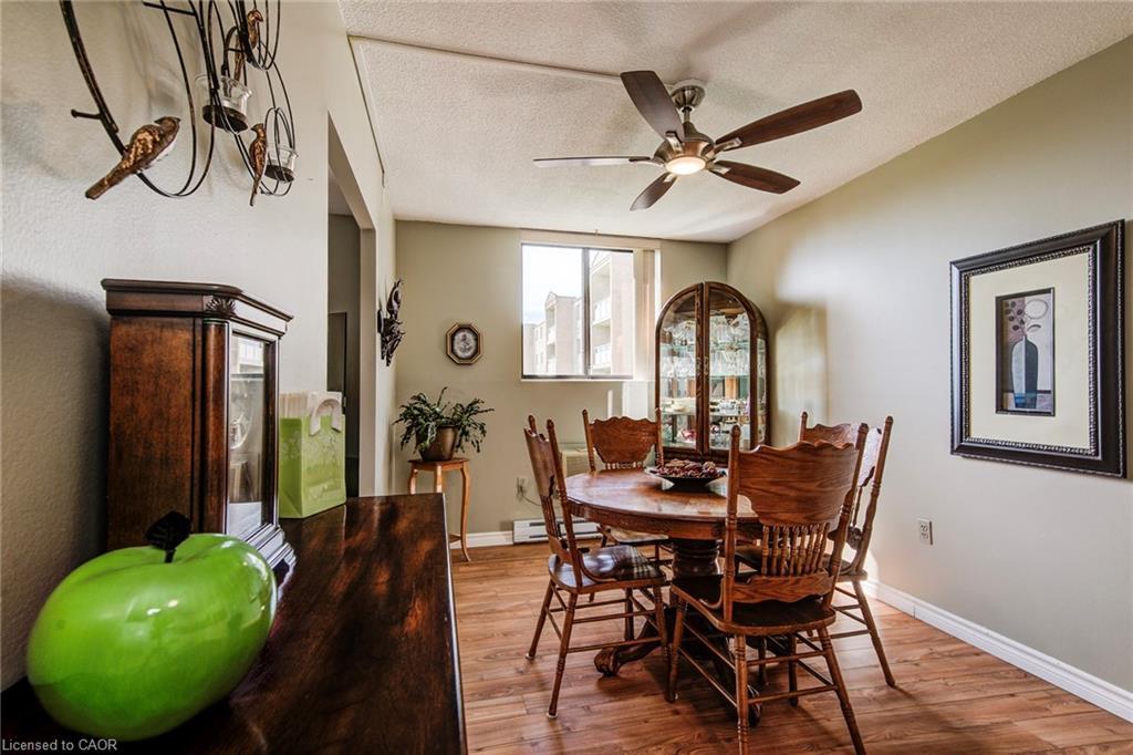 405-89 Westwood Road, Guelph, ON - Indoor Photo Showing Dining Room