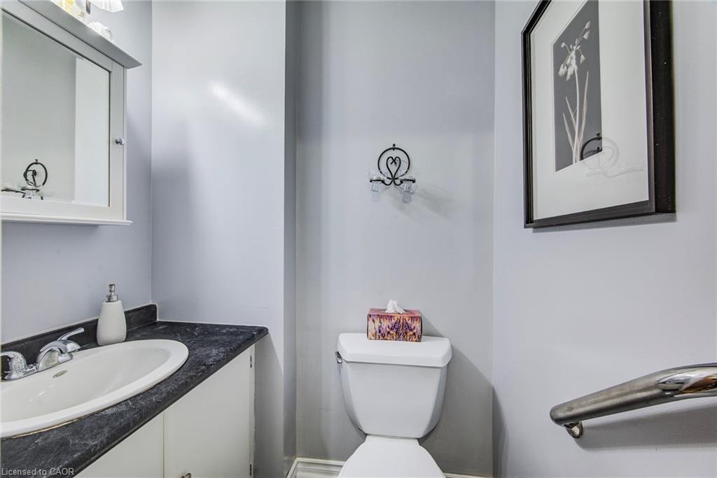 405-89 Westwood Road, Guelph, ON - Indoor Photo Showing Bathroom