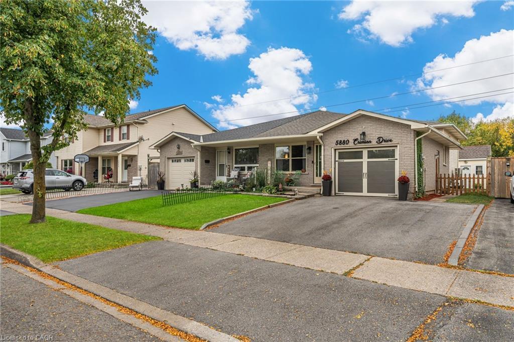 5880 Crimson Drive, Niagara Falls, ON - Outdoor With Facade