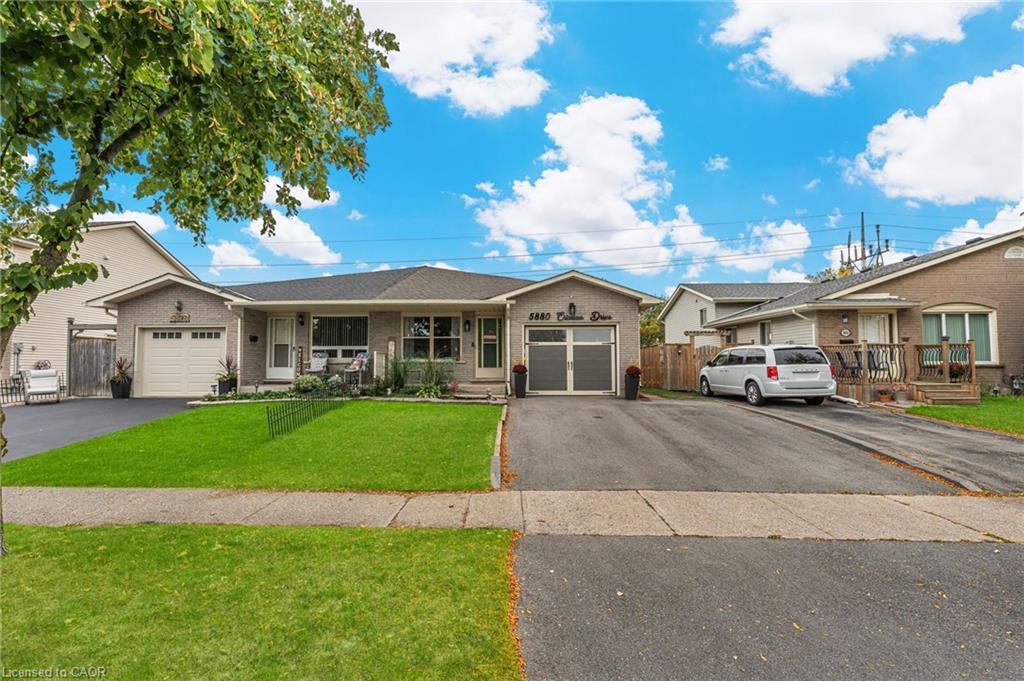 5880 Crimson Drive, Niagara Falls, ON - Outdoor With Deck Patio Veranda With Facade
