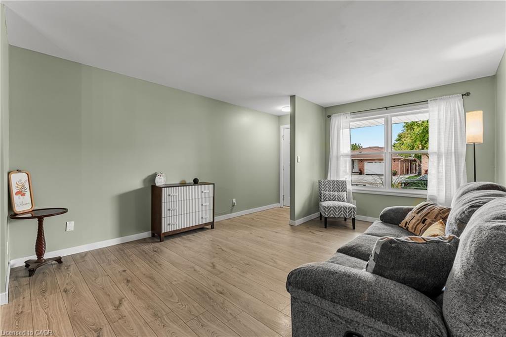 5880 Crimson Drive, Niagara Falls, ON - Indoor Photo Showing Living Room