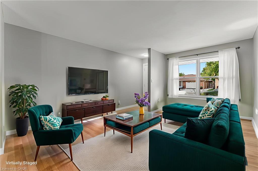 5880 Crimson Drive, Niagara Falls, ON - Indoor Photo Showing Living Room