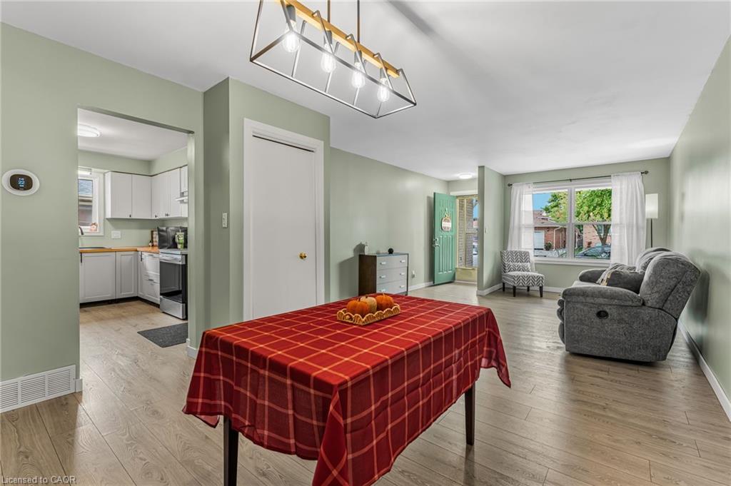 5880 Crimson Drive, Niagara Falls, ON - Indoor Photo Showing Living Room