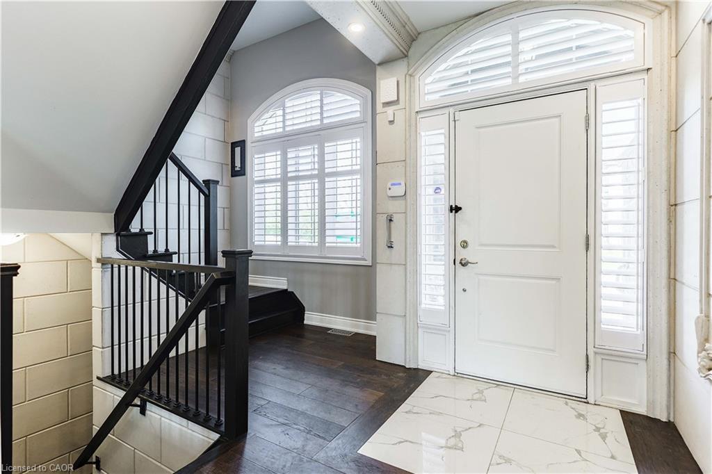 8 Cesar Place, Ancaster, ON - Indoor Photo Showing Other Room