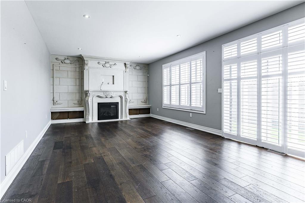 8 Cesar Place, Ancaster, ON - Indoor Photo Showing Living Room With Fireplace