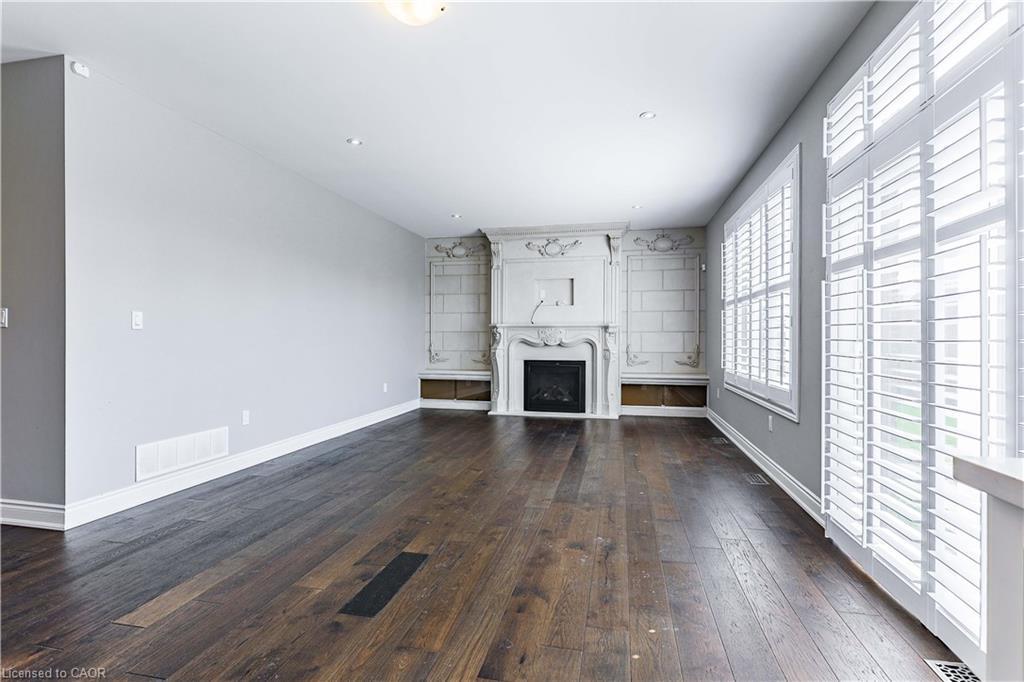 8 Cesar Place, Ancaster, ON - Indoor Photo Showing Living Room With Fireplace