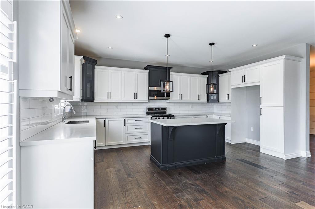 8 Cesar Place, Ancaster, ON - Indoor Photo Showing Kitchen With Upgraded Kitchen