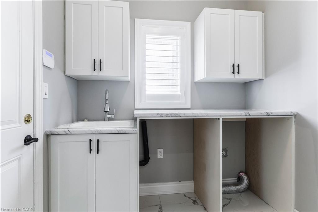 8 Cesar Place, Ancaster, ON - Indoor