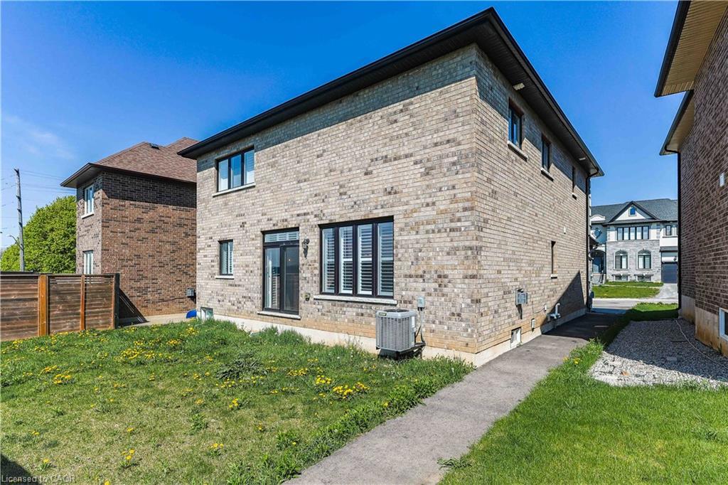 8 Cesar Place, Ancaster, ON - Outdoor