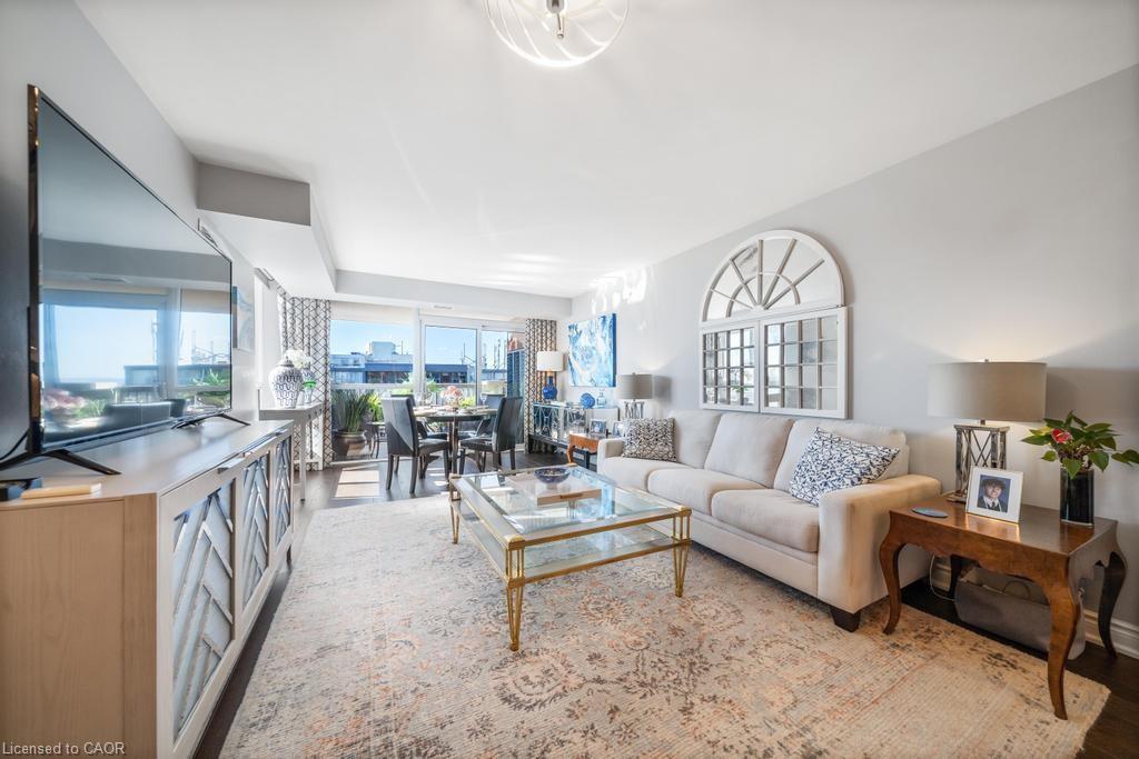 1101-442 Maple Avenue, Burlington, ON - Indoor Photo Showing Living Room