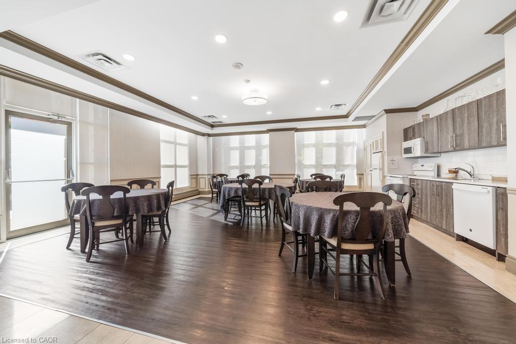 1101-442 Maple Avenue, Burlington, ON - Indoor Photo Showing Dining Room