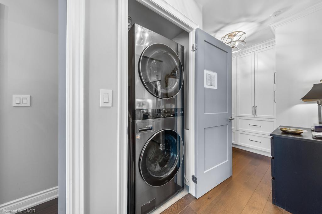 1101-442 Maple Avenue, Burlington, ON - Indoor Photo Showing Laundry Room