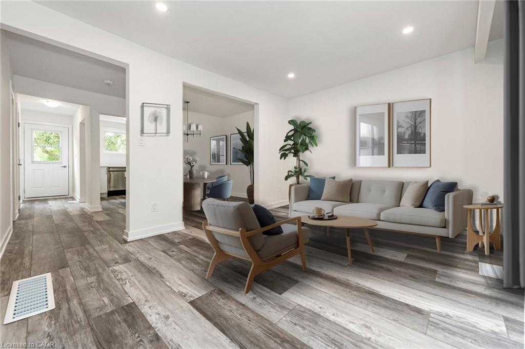 76 Woodman Drive N, Hamilton, ON - Indoor Photo Showing Living Room