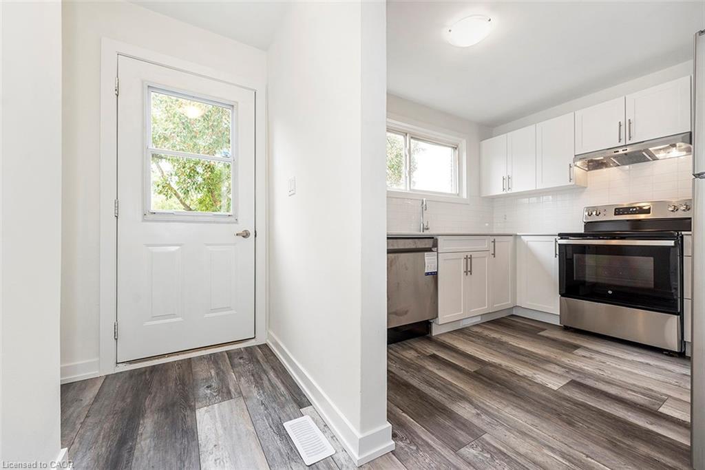76 Woodman Drive N, Hamilton, ON - Indoor Photo Showing Kitchen