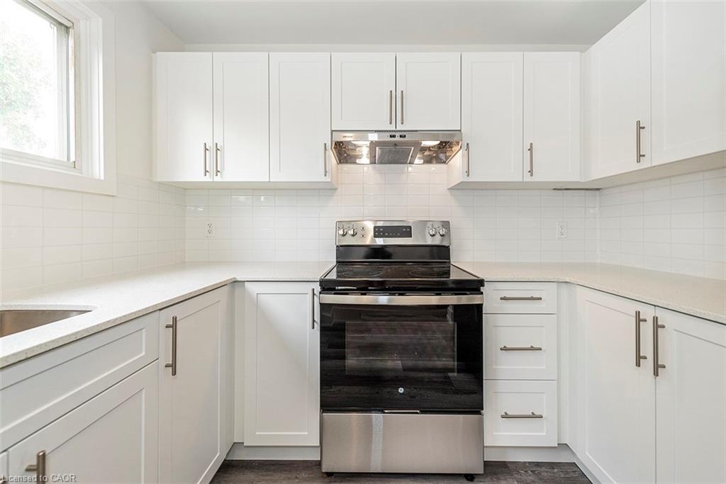 76 Woodman Drive N, Hamilton, ON - Indoor Photo Showing Kitchen