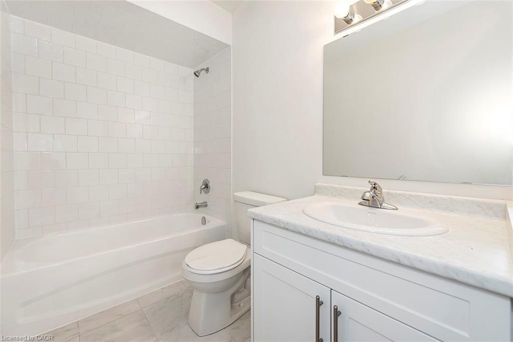 76 Woodman Drive N, Hamilton, ON - Indoor Photo Showing Bathroom