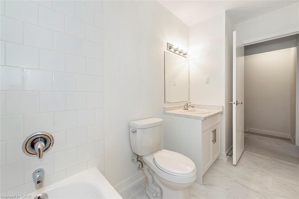 76 Woodman Drive N, Hamilton, ON - Indoor Photo Showing Bathroom