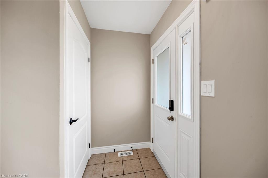 83 Marion Street, Mount Hope, ON - Indoor Photo Showing Other Room