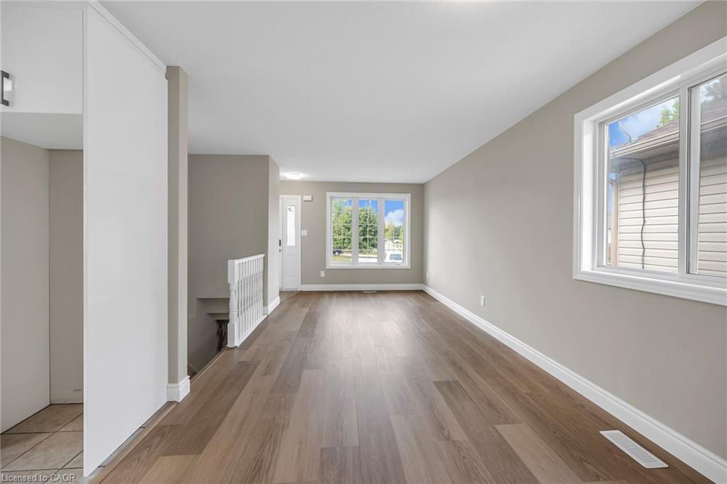 83 Marion Street, Mount Hope, ON - Indoor Photo Showing Other Room