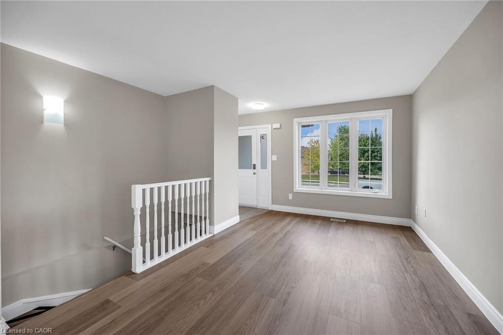 83 Marion Street, Mount Hope, ON - Indoor Photo Showing Other Room