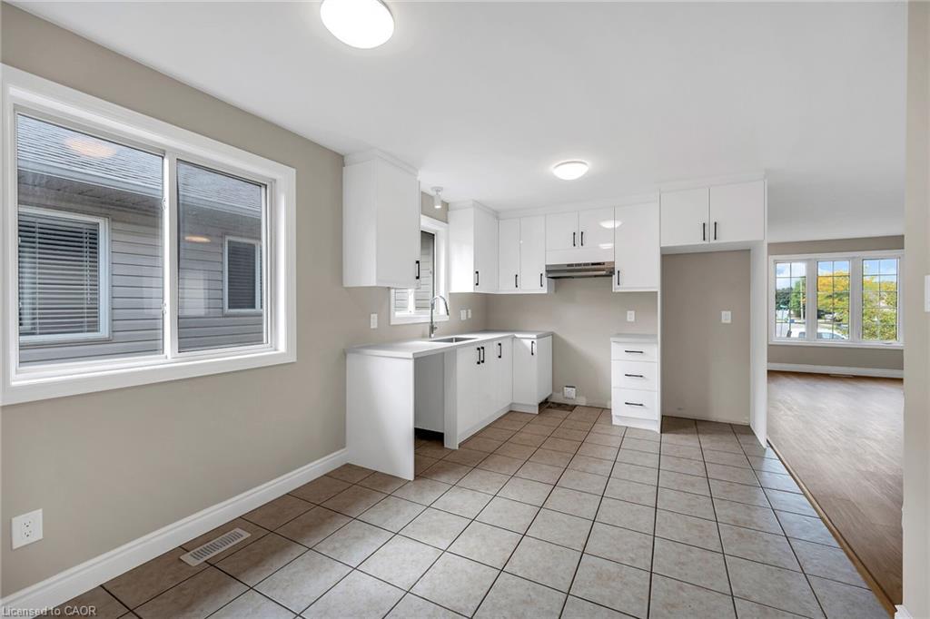 83 Marion Street, Mount Hope, ON - Indoor Photo Showing Kitchen