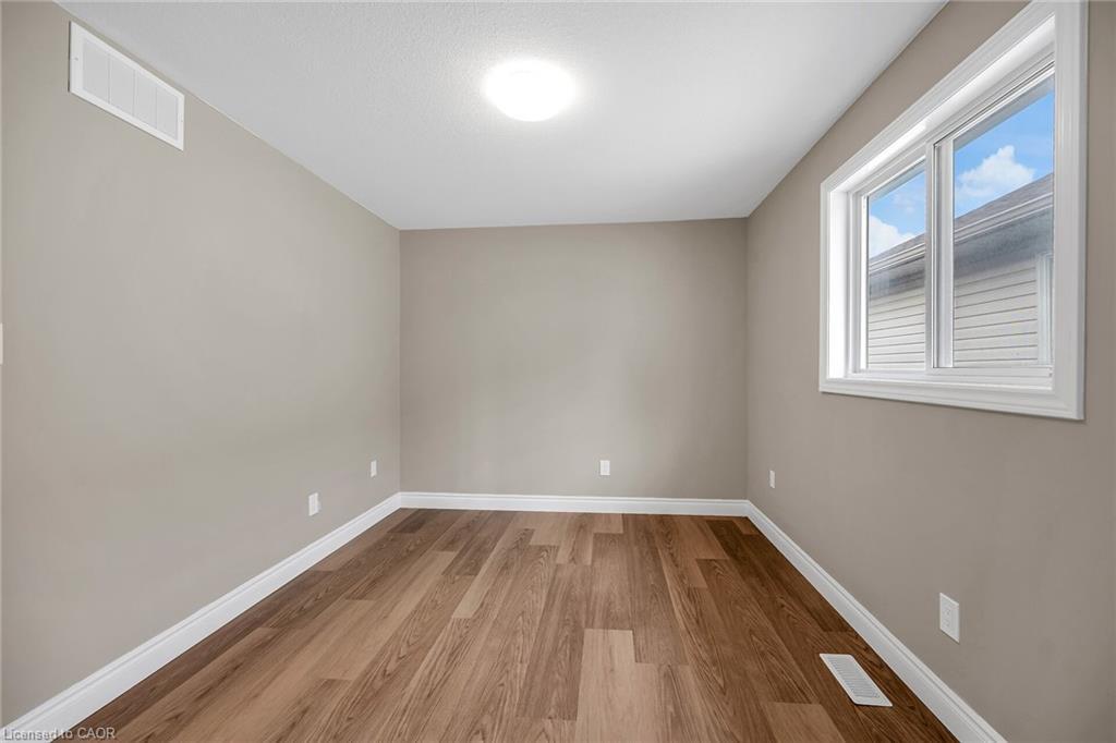 83 Marion Street, Mount Hope, ON - Indoor Photo Showing Other Room