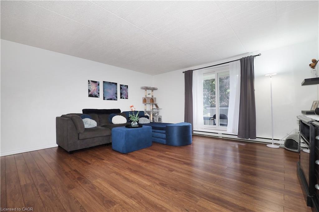 206-6 Walton Avenue, Kitchener, ON - Indoor Photo Showing Living Room