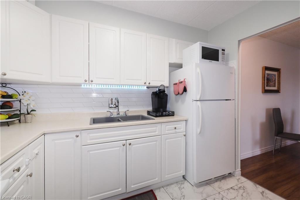 206-6 Walton Avenue, Kitchener, ON - Indoor Photo Showing Kitchen With Double Sink