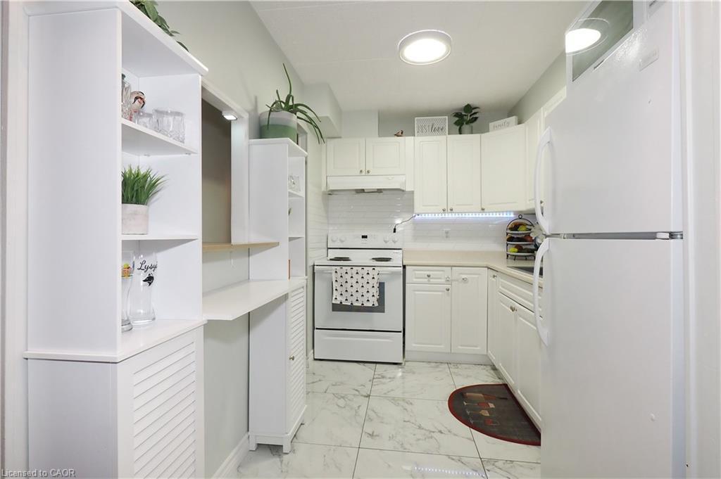206-6 Walton Avenue, Kitchener, ON - Indoor Photo Showing Kitchen