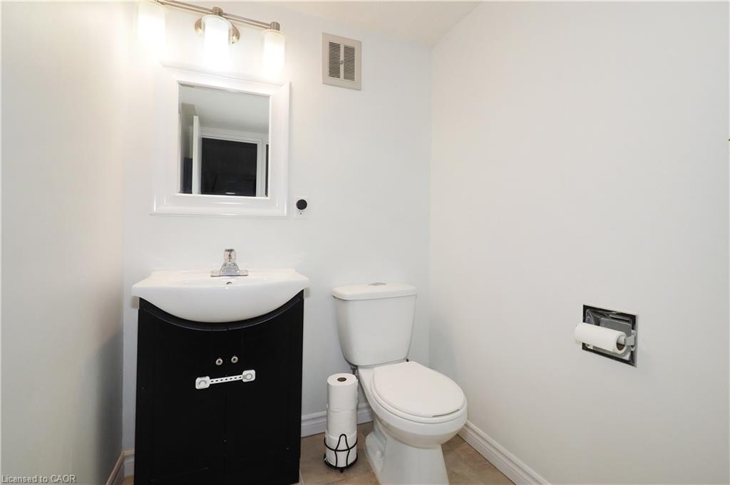 206-6 Walton Avenue, Kitchener, ON - Indoor Photo Showing Bathroom
