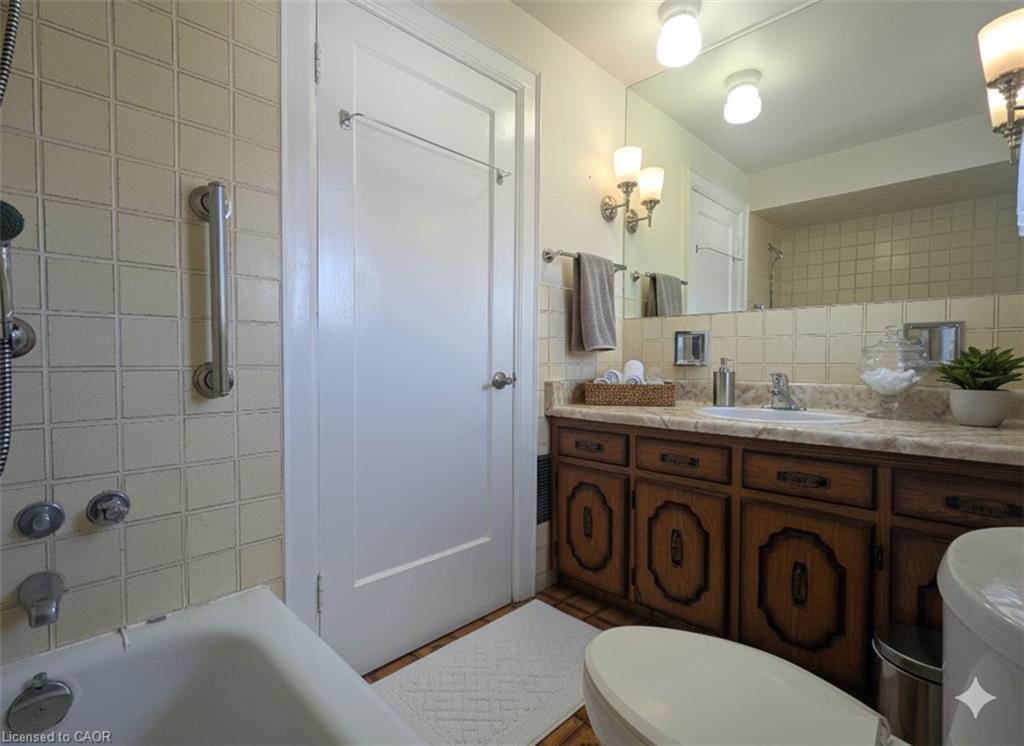 59 Dunkirk Drive, Hamilton, ON - Indoor Photo Showing Bathroom
