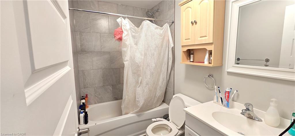 261 Cairn Street, London, ON - Indoor Photo Showing Bathroom