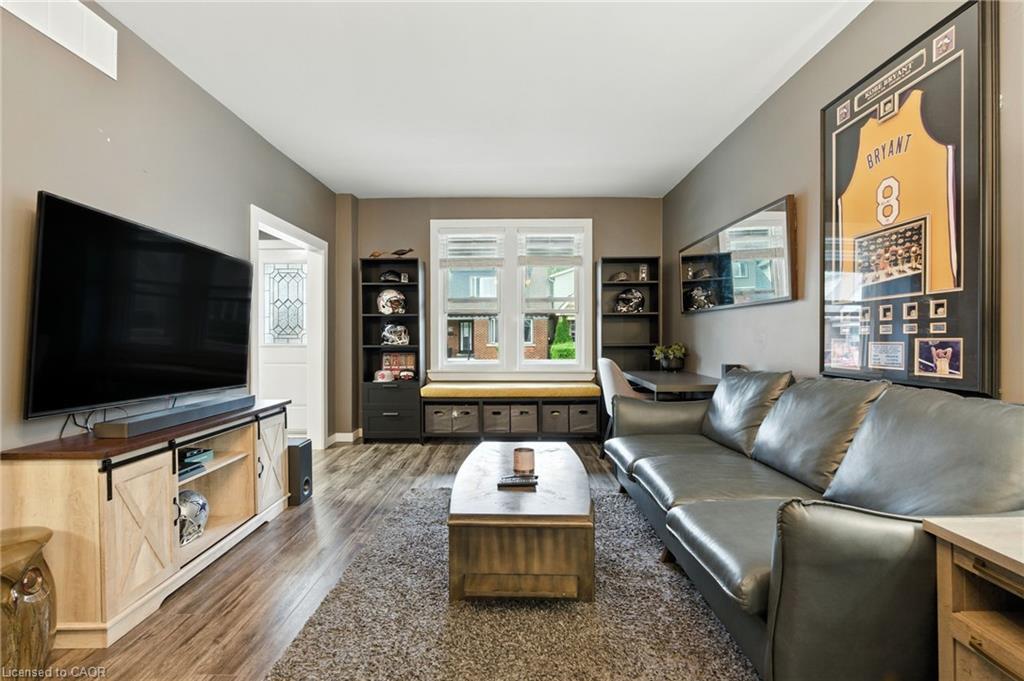 85 Crosthwaite Avenue N, Hamilton, ON - Indoor Photo Showing Living Room