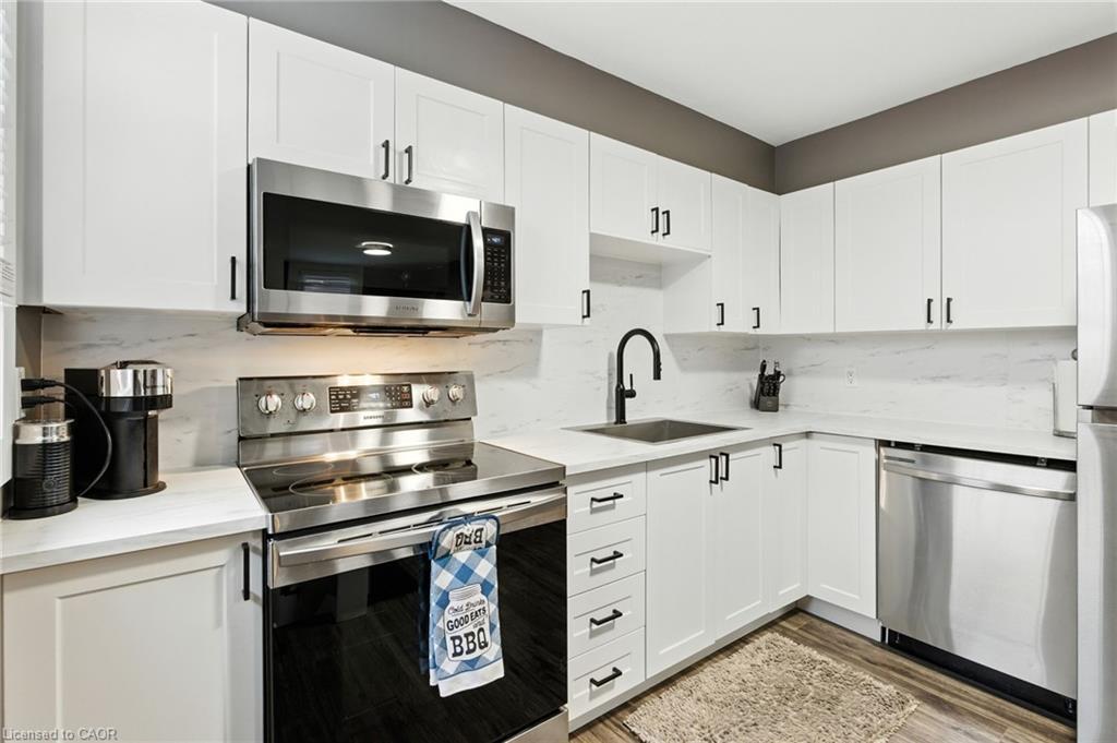 85 Crosthwaite Avenue N, Hamilton, ON - Indoor Photo Showing Kitchen With Stainless Steel Kitchen With Upgraded Kitchen