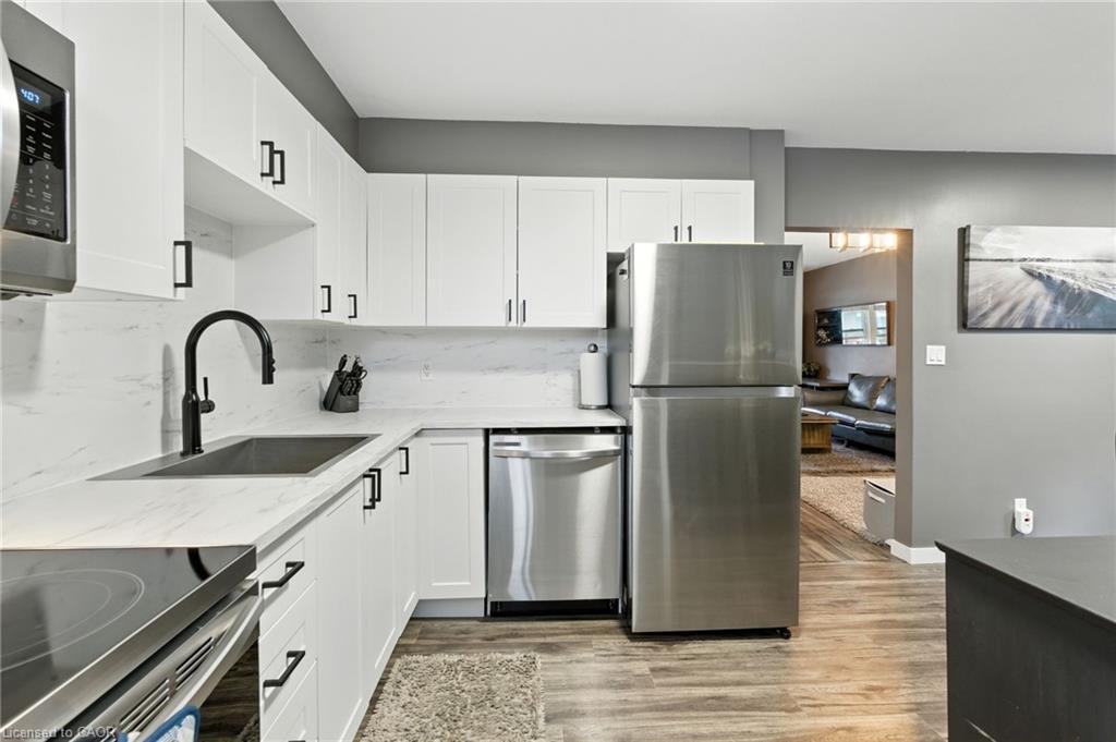 85 Crosthwaite Avenue N, Hamilton, ON - Indoor Photo Showing Kitchen With Stainless Steel Kitchen With Upgraded Kitchen
