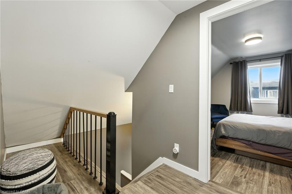 85 Crosthwaite Avenue N, Hamilton, ON - Indoor Photo Showing Bedroom