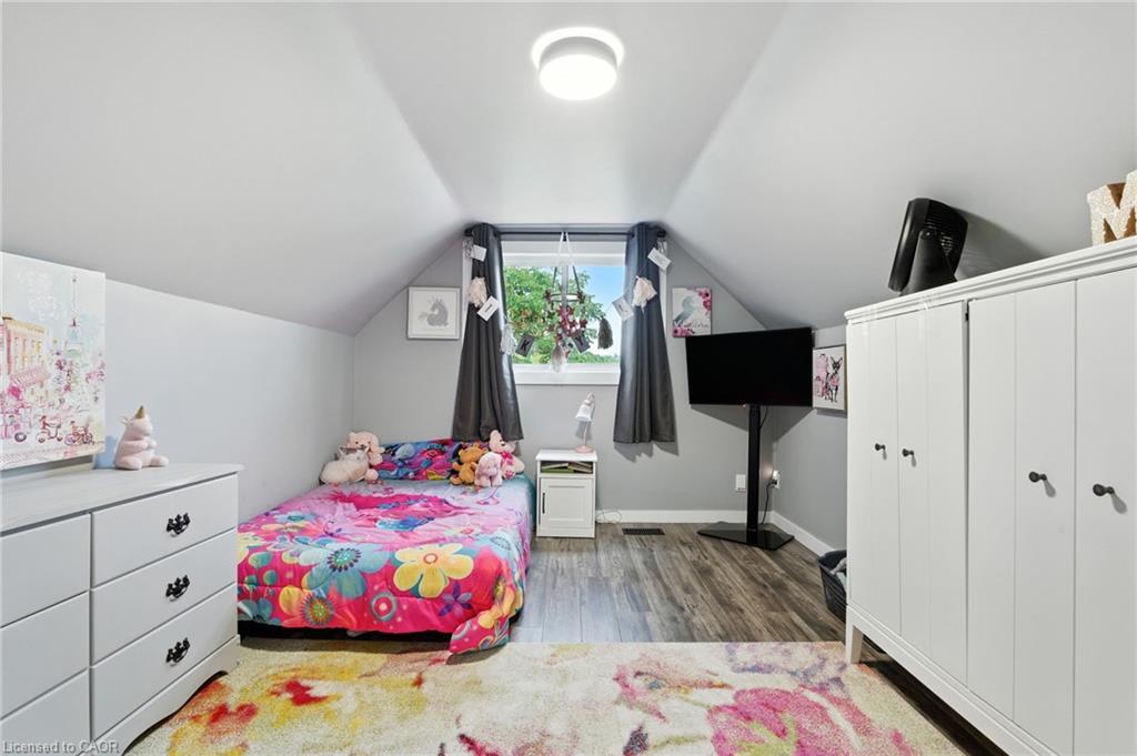 85 Crosthwaite Avenue N, Hamilton, ON - Indoor Photo Showing Bedroom