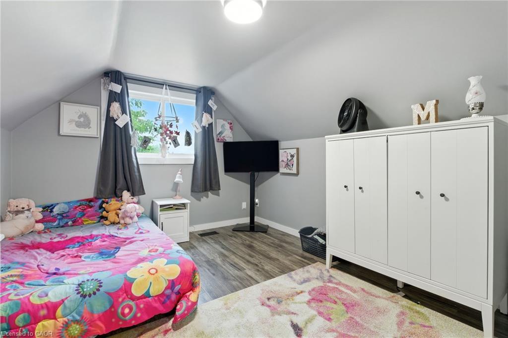 85 Crosthwaite Avenue N, Hamilton, ON - Indoor Photo Showing Bedroom