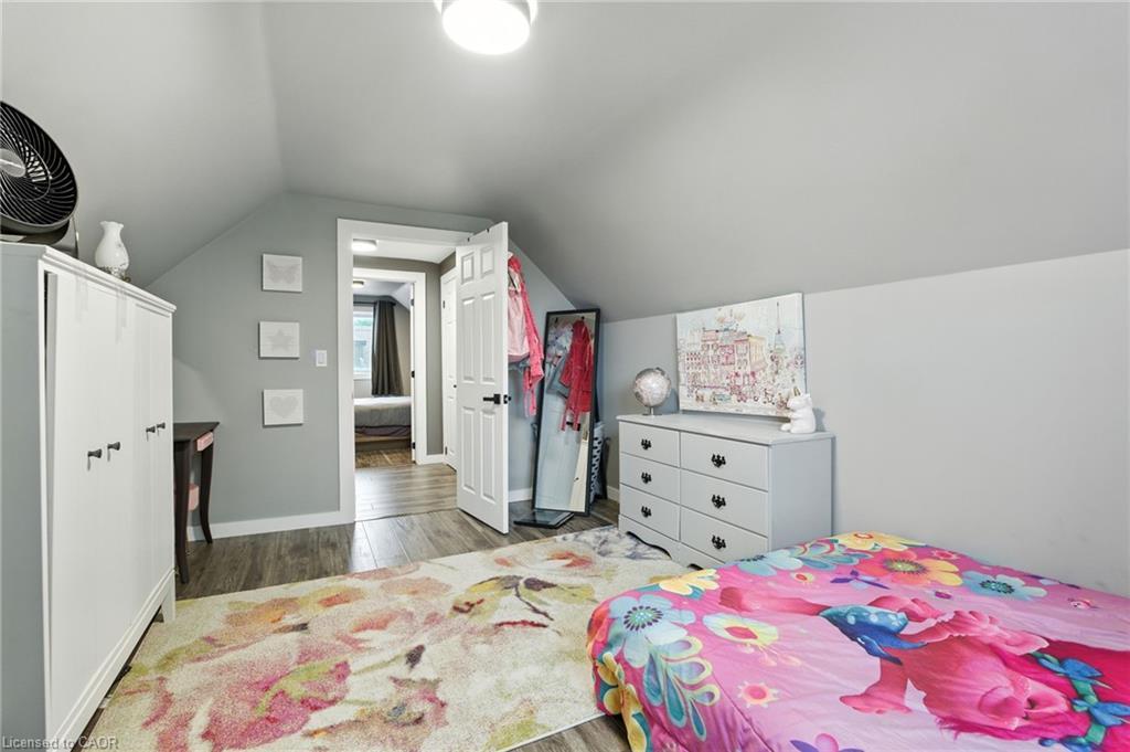 85 Crosthwaite Avenue N, Hamilton, ON - Indoor Photo Showing Bedroom