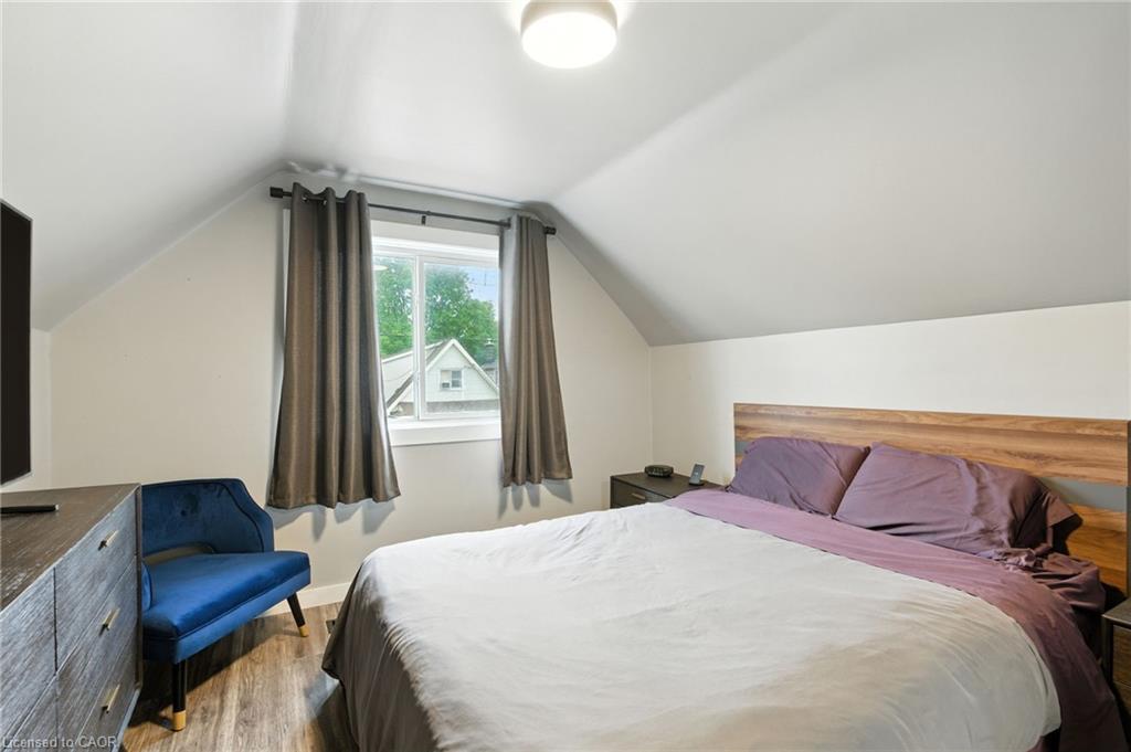 85 Crosthwaite Avenue N, Hamilton, ON - Indoor Photo Showing Bedroom