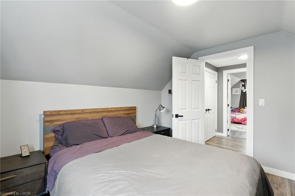 85 Crosthwaite Avenue N, Hamilton, ON - Indoor Photo Showing Bedroom